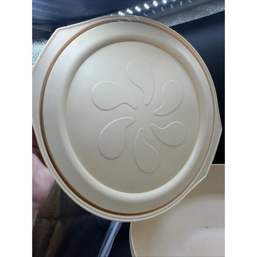 Vintage Rubbermaid Daisy 6 Quarts Storage Container 3224 Beige Tan Bowl W/Lid